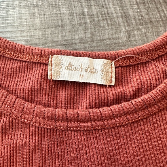 Ruffle Hem Rust Top - Picture 3 of 6